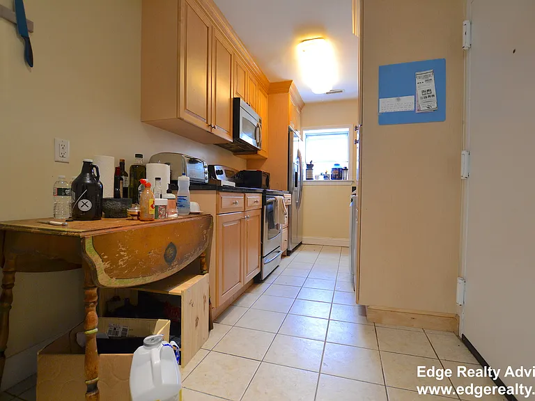140 Newton St #3 — Photo 3