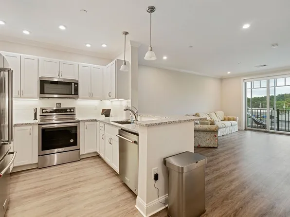 69 Foundry St #418, Wakefield, MA 01880