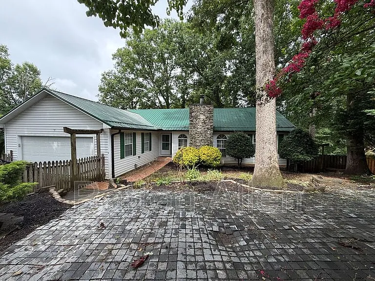 78 Pine Cone Dr — Photo 1
