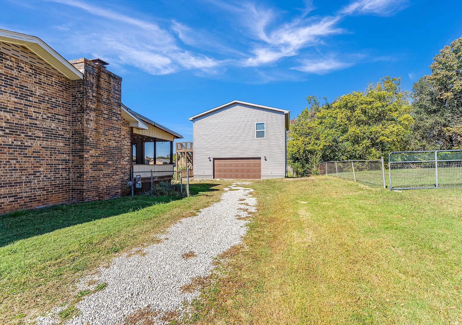 638 Devon St — Photo 3