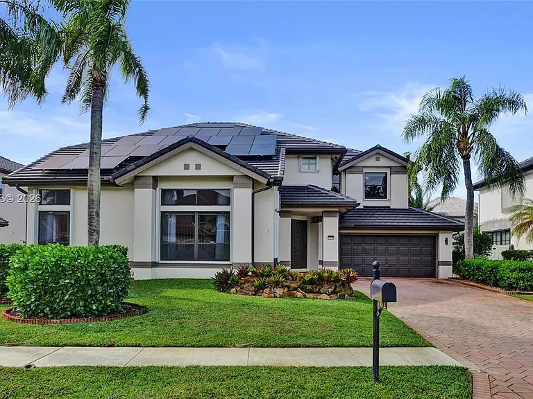 740 Cypress Pointe Dr E — Photo 1