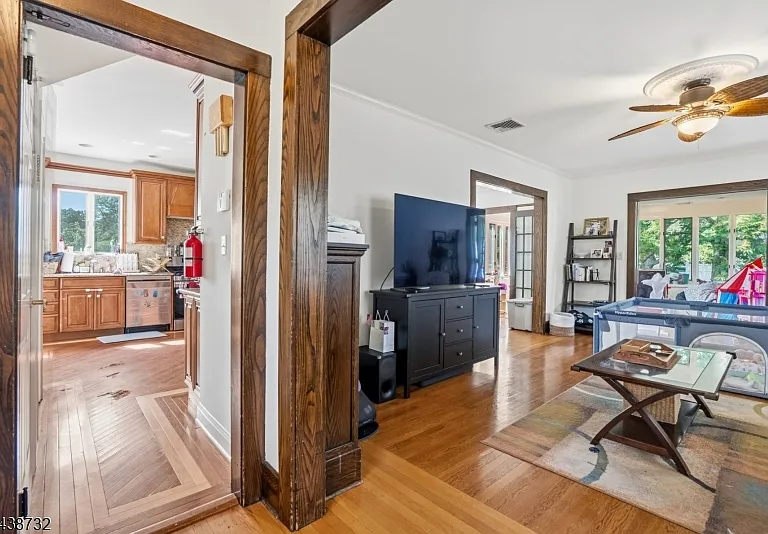 306 Walnut Ave — Photo 8