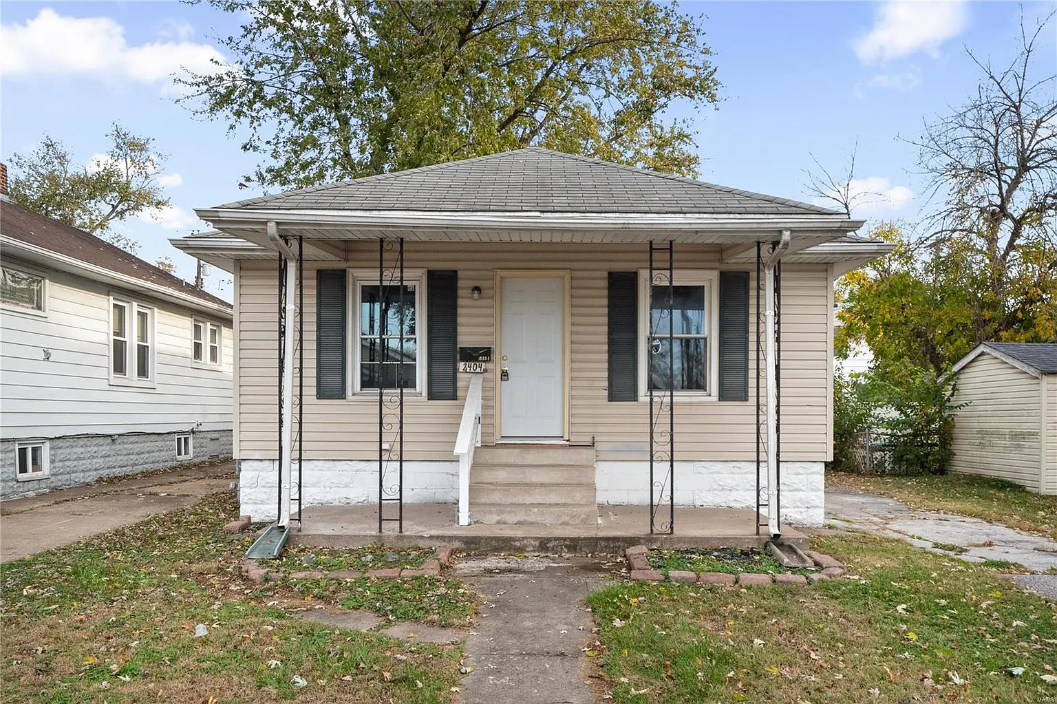 2404 Center St photo 1