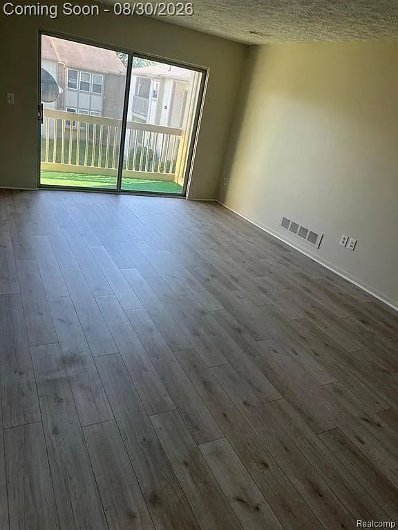 2 bed, 2.0 bath, 1300 sqft, $1,600 — Photo 3