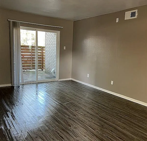 Abberly Unit Interior - Trailwood Village Apartments