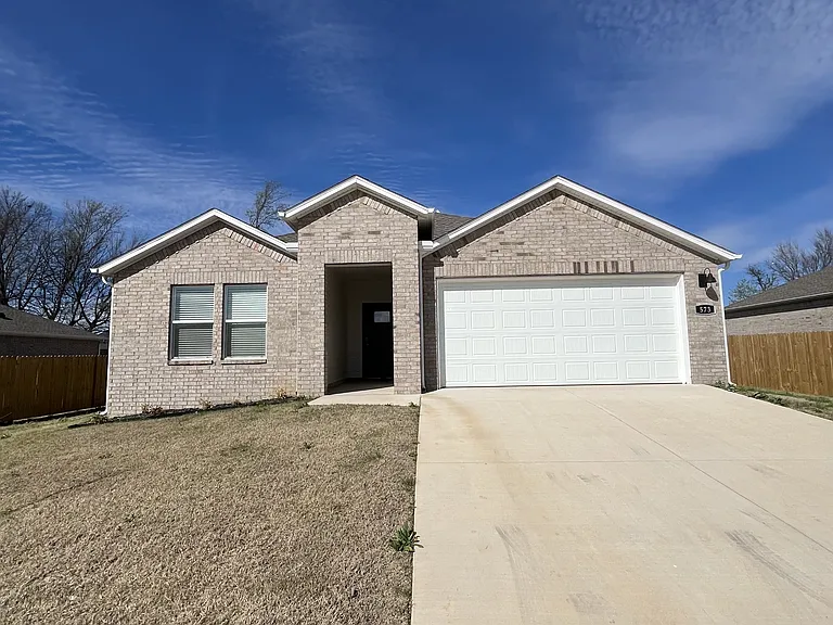 573 Arizona St — Photo 2
