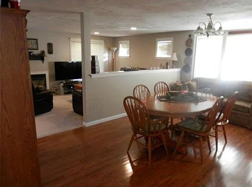 3rd image of 27 Newbury Dr