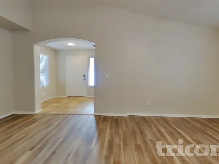3624 S 71st Dr — Photo 3