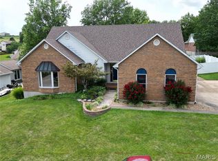 4 Grayson Ridge Dr, Washington, MO 63090