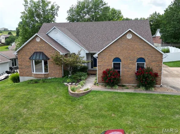 4 Grayson Ridge Dr, Washington, MO 63090