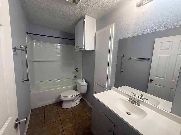 106 Cockerham St #B — Photo 9