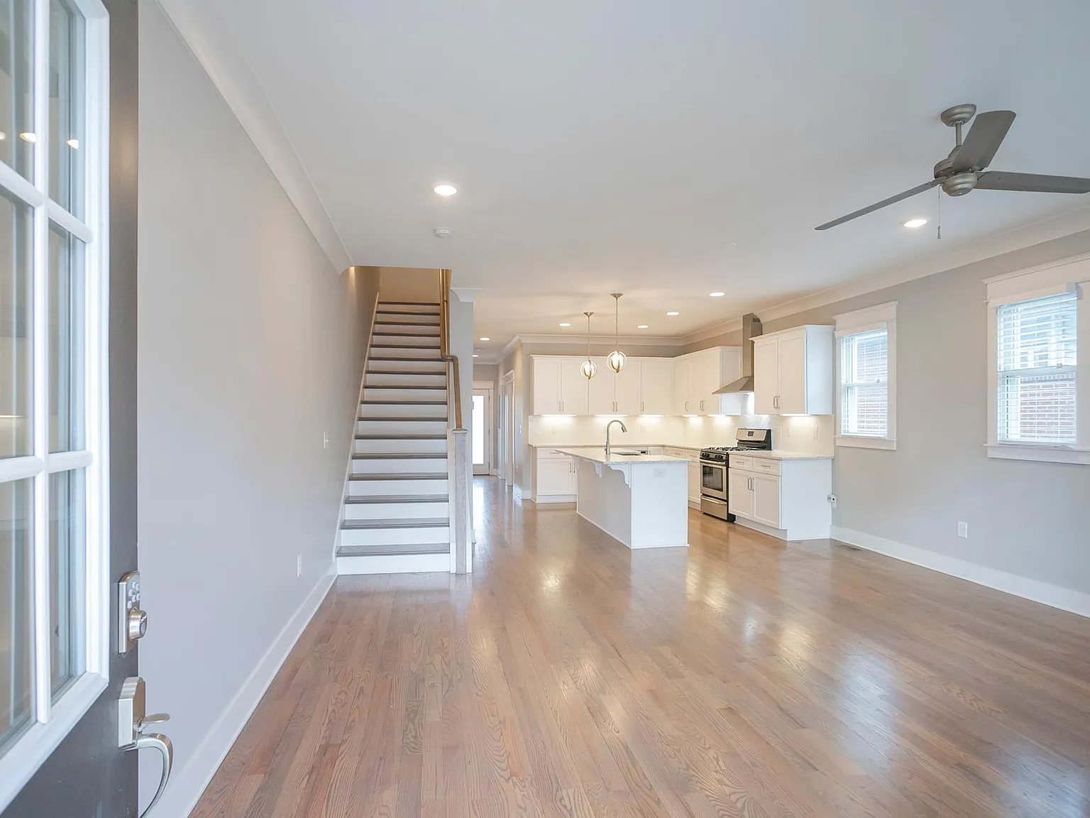 3 bed, 1868 sqft, $2,995 — Photo 3