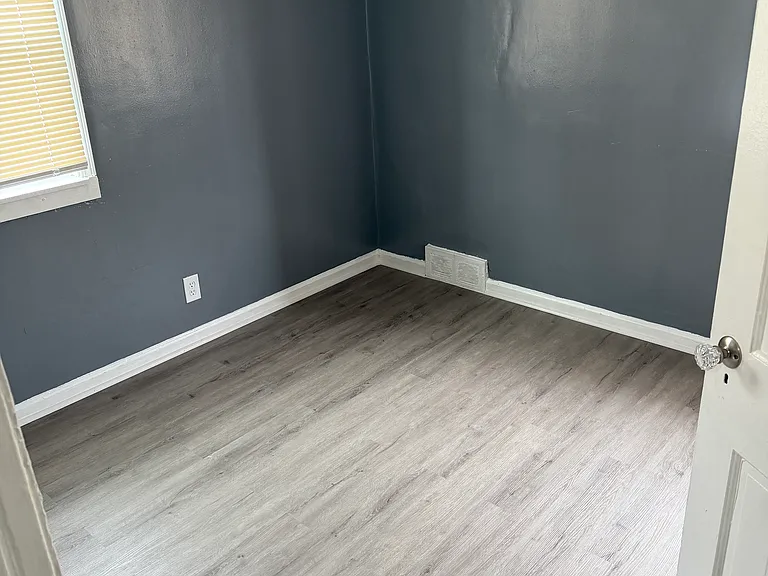 10869 Nottingham Rd — Photo 10