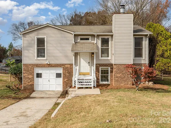 11031 Mallard Crossing Dr, Charlotte, NC 28262