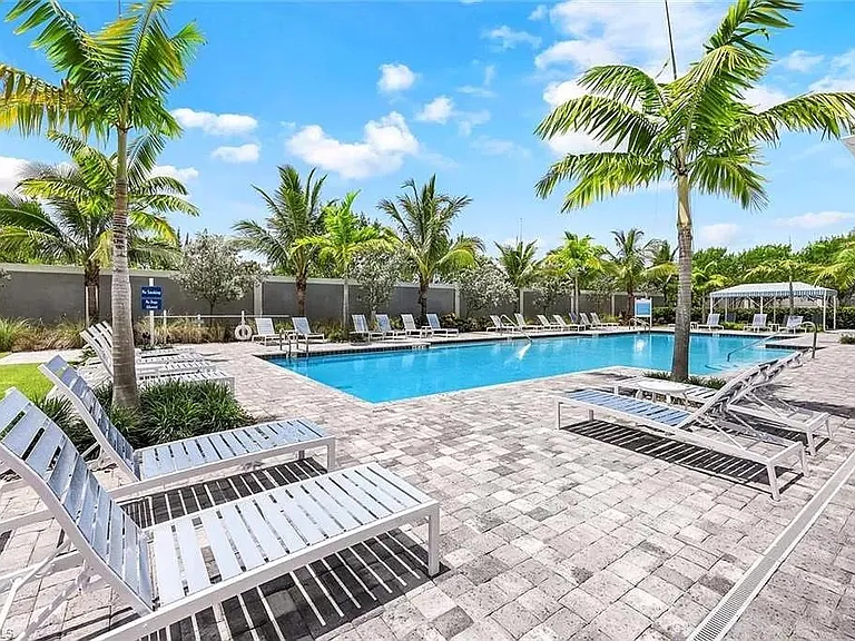 2555 Seychelles Dr #401 — Photo 20