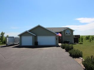 6526 Copper Ridge Ln, Bismarck, ND 58504