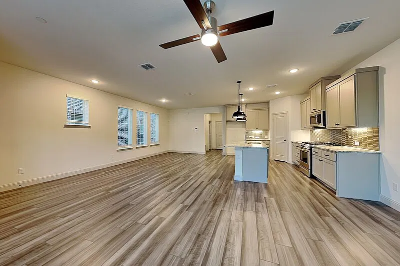 3 bed, 2.5 bath, 2243 sqft, $3,199 — Photo 2