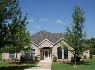 1304 S Briaroaks Rd, Cleburne, TX 76031