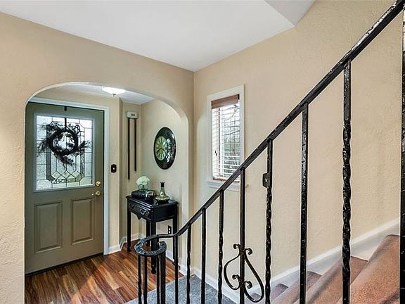2nd image of 3308 Crestview Dr