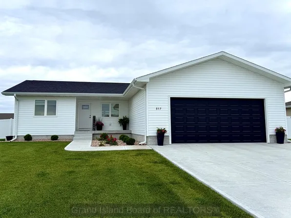 517 7th St, Phillips, NE 68865