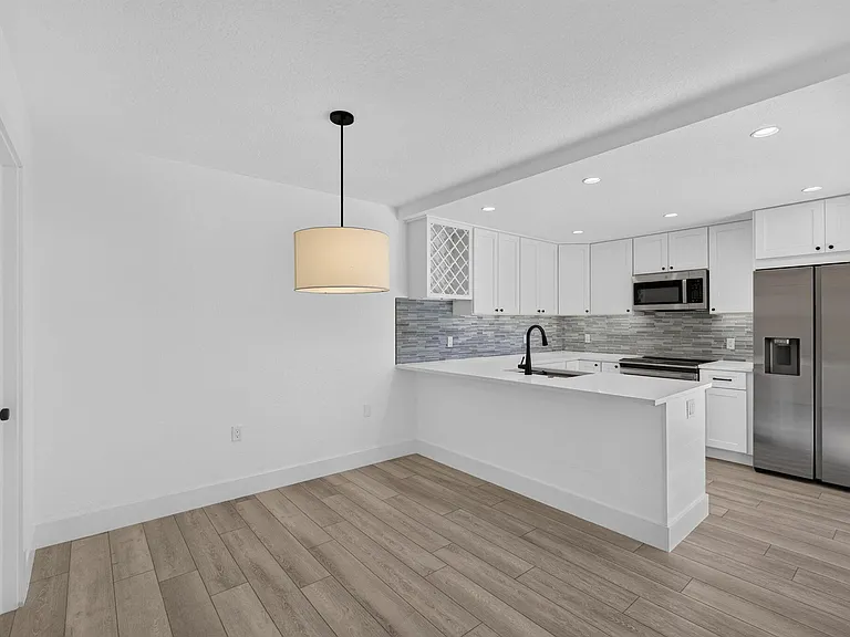 2101 21st Way — Photo 3