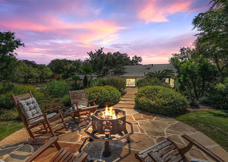 2nd image of 100 Hill Country Ln