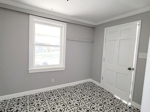 2nd image of 3601 NE Valley View Dr