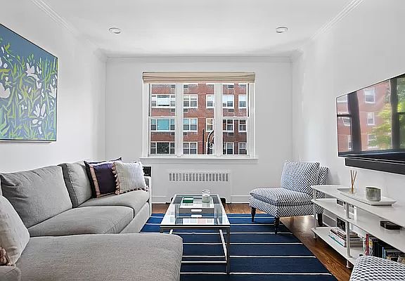 4th image of 11 Charlton St APT 3A