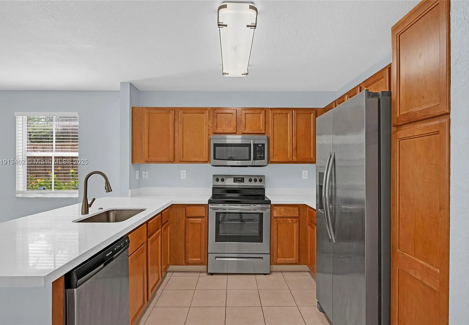 3 bed, 2.5 bath, 1697 sqft, $3,075 — Photo 4