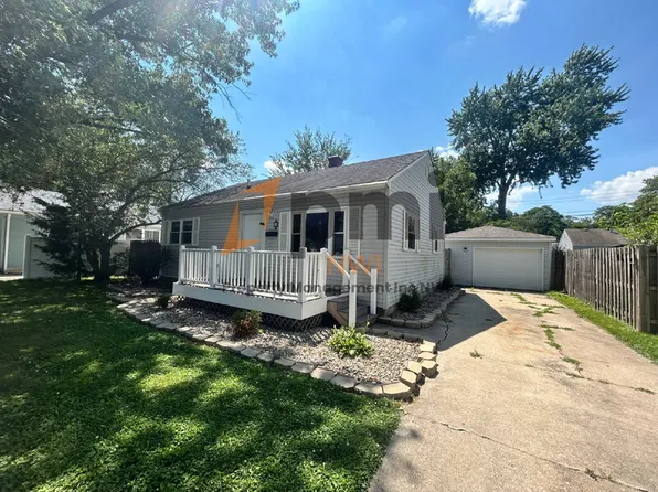 3 Walnut Pkwy, Crown Point, IN 46307