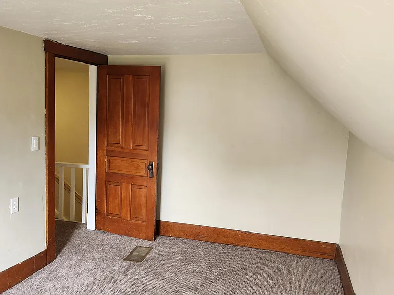 4th bedroom (upstairs)