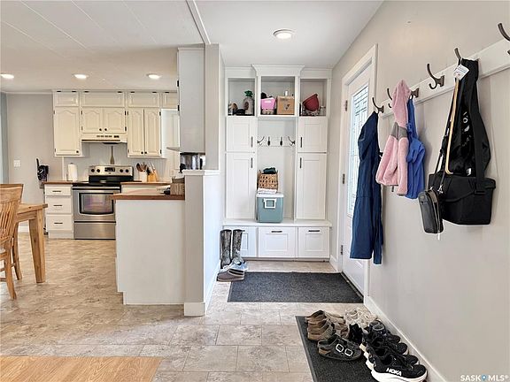 3rd image of 211 Pangman STREET