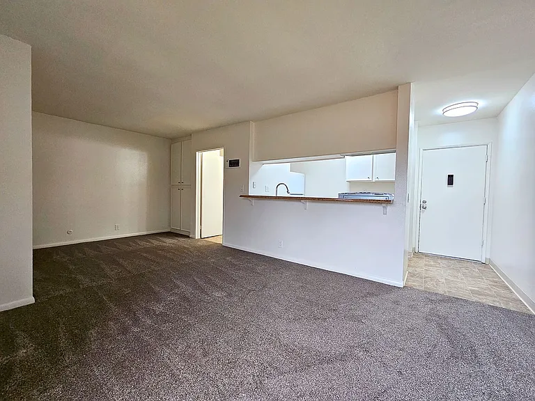 Lake Meadows Apartments — Photo 13