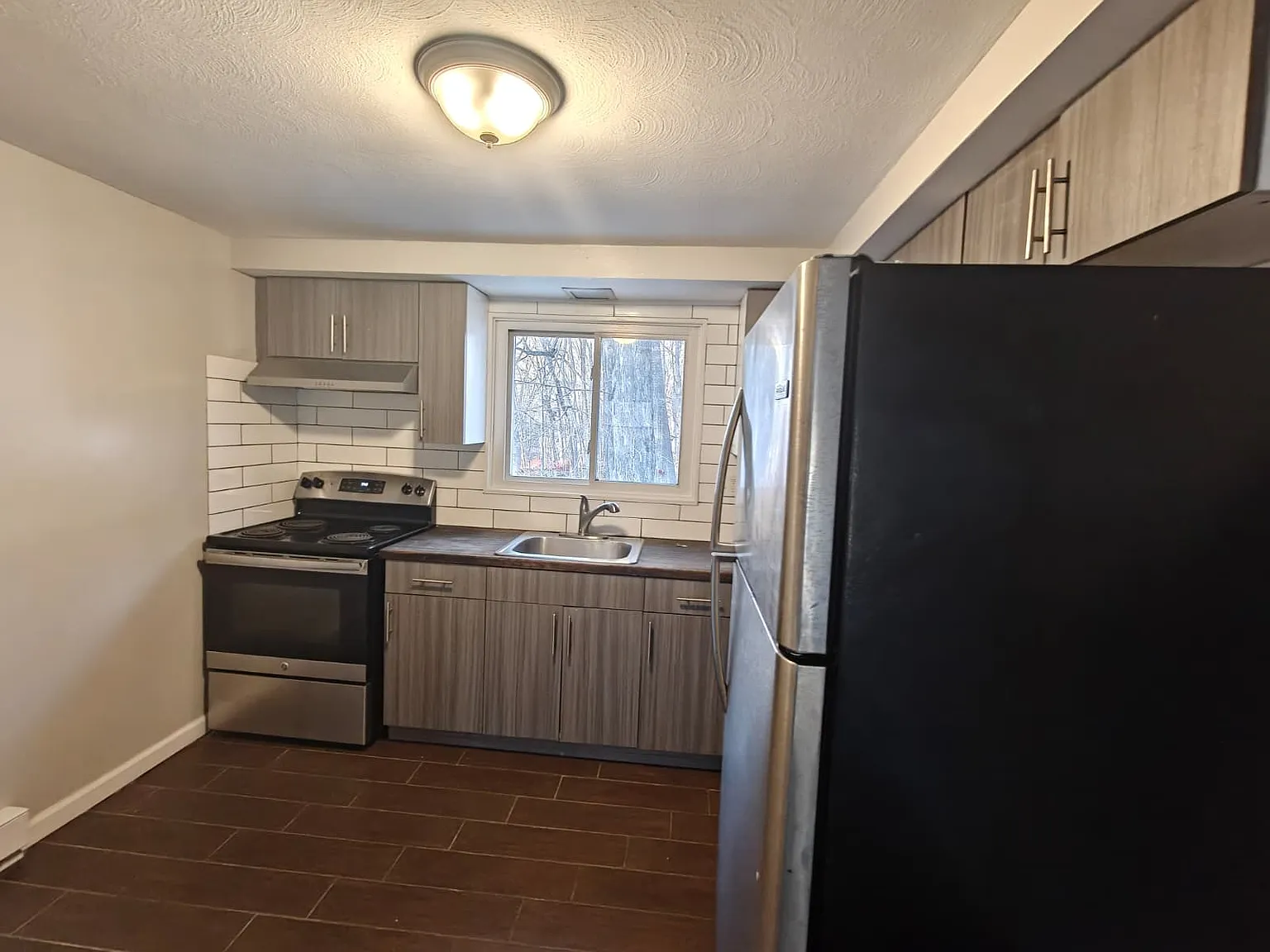 3 bed, $1,950 — Photo 2
