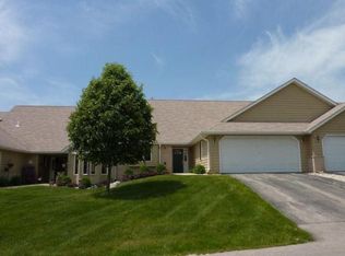 953 Spy Glass Hl, Waterford, WI 53185