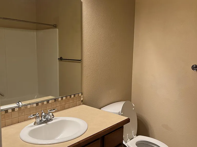 1307 W Sanetta St — Photo 7