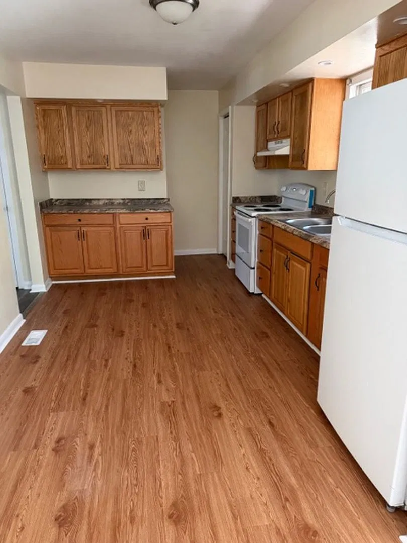207 W Sherwood Dr — Photo 4