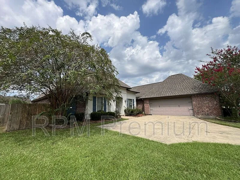 4 bed, 2.0 bath, 2494 sqft, $3,195 — Photo 3