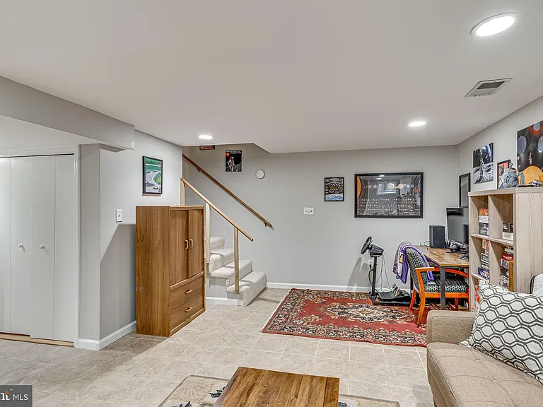 3 Groves Ave — Photo 27