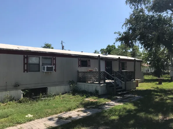 905 N Pearl St, Rockport, TX 78382