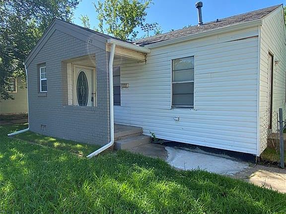 3rd image of 128 W Lilac Ln