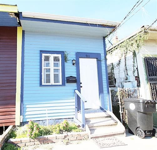 1st image of 911 N Derbigny St