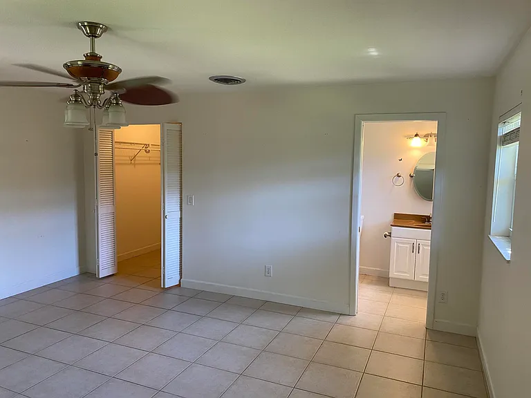 956 Tulip Ln — Photo 20
