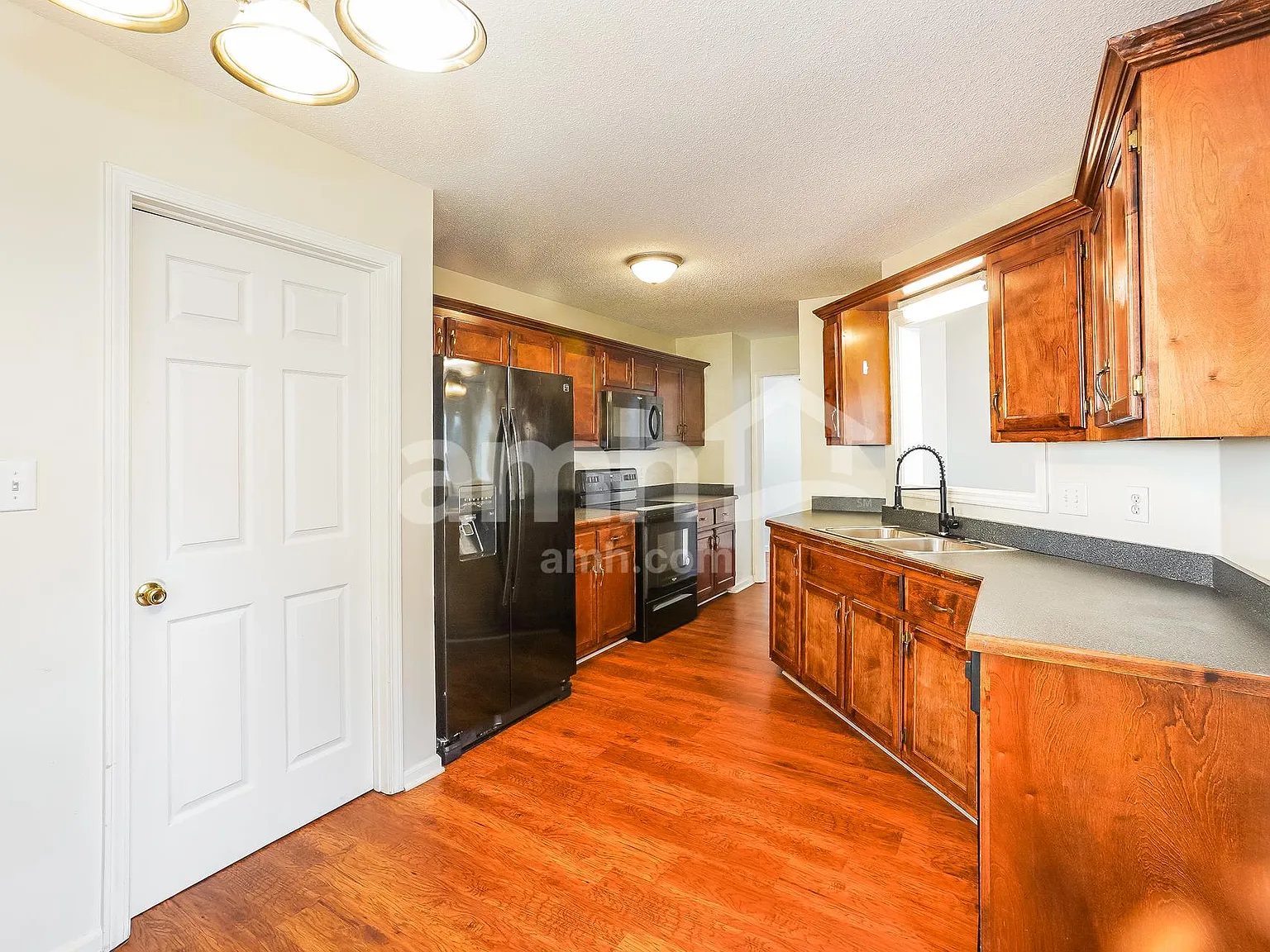 3 bed, 2.0 bath, 2025 sqft, $1,990 — Photo 4