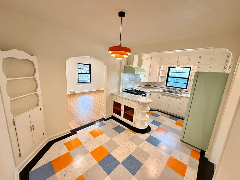 1015 W 9th St #3 — Photo 13