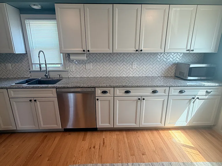 265 University Ave — Photo 6