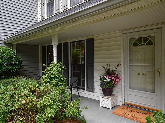 4th image of 4107 N Gloucester Pl #4107