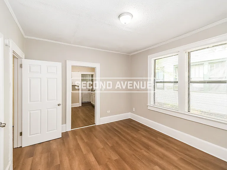 204 W 23rd St — Photo 8