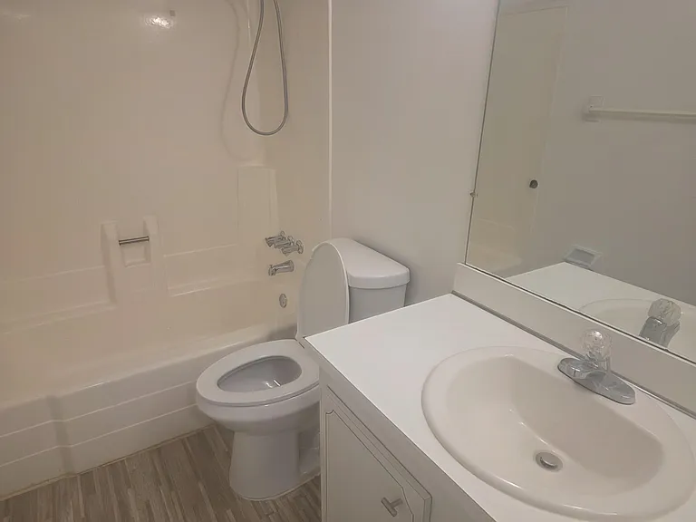 959 SE 2nd Ave #204 — Photo 30