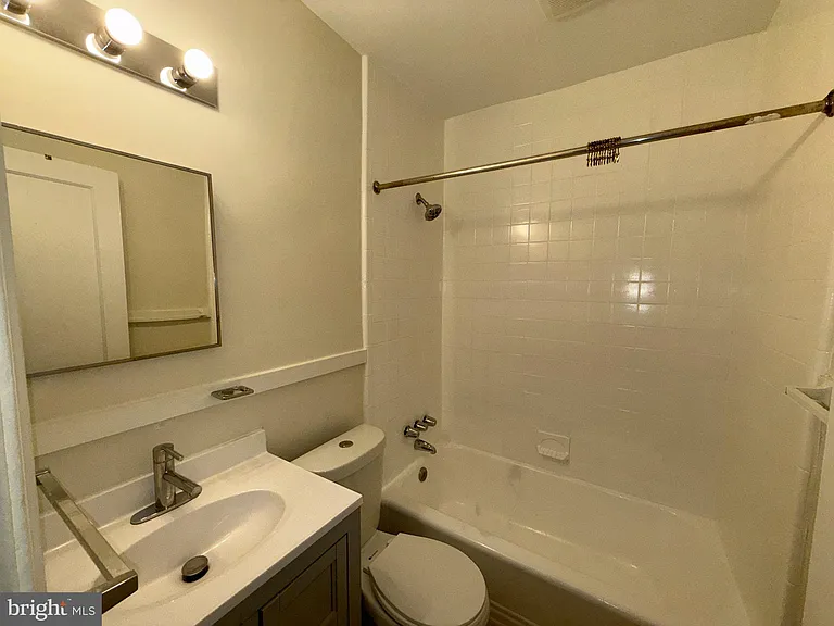 102 O St SW #1 — Photo 7